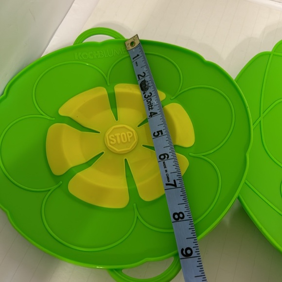 Kochblume TWO Silicone Bowl Pot Lid Covers Spill Stopper Cooking Tool Flower - Picture 3 of 5